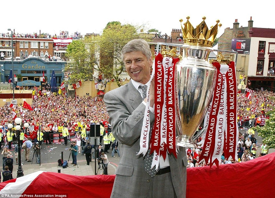 18 nam, 1000 tran Arsene Wenger dan dat Phao thu hinh anh
