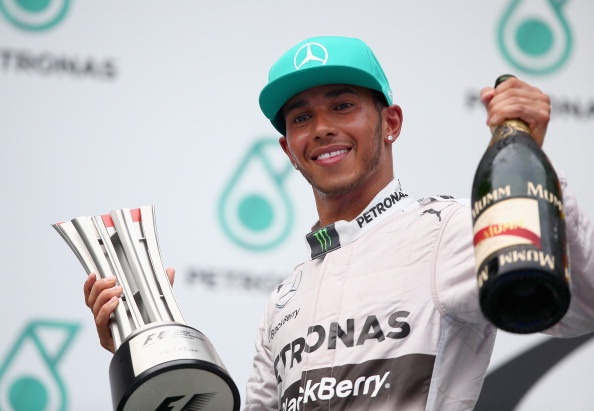 Hamilton lan dau len dinh tai Malaysian GP hinh anh