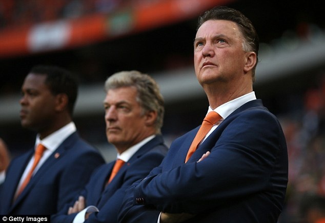 Van Gaal khong muon theo ‘vet xe do’ cua David Moyes hinh anh