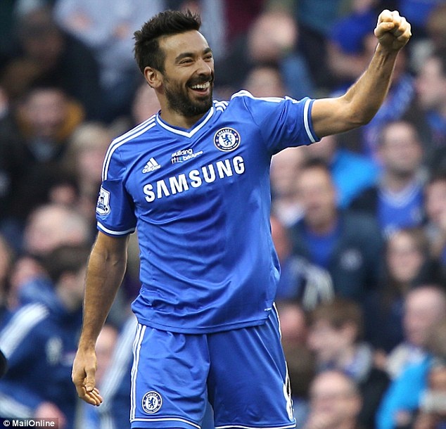 Chelsea bat ngo hoi mua Lavezzi hinh anh