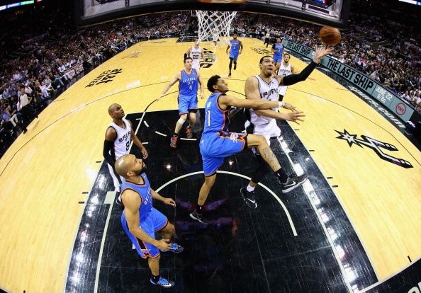 Chung ket NBA mien tay (G5): Spurs 117-89 Thunder hinh anh