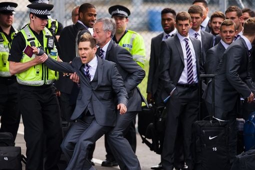 Tra tron vao doi tuyen Anh, dien vien hai Brodkin bi bat hinh anh