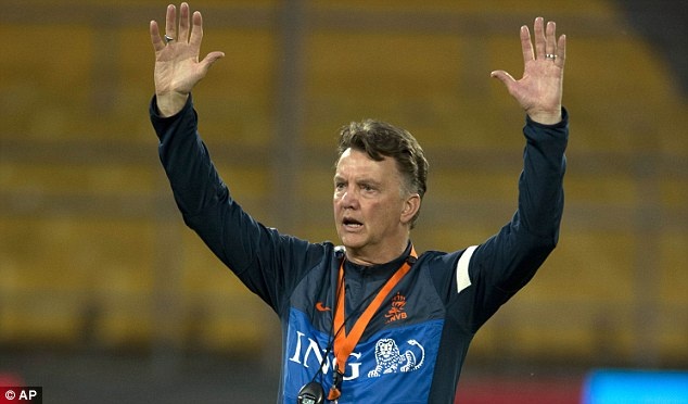 HLV Van Gaal ngo loi cam on dong nghiep David Moyes hinh anh