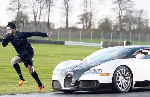 Ronaldo dua toc do voi sieu xe Bugatti Veyron hinh anh