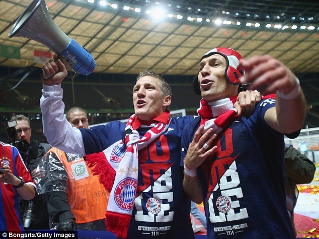 M.U muon day nhanh tien do chieu mo cap sao cua Bayern hinh anh