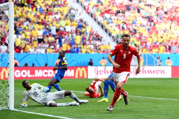 Man loi nguoc dong an tuong cua Thuy Sy truoc Ecuador hinh anh