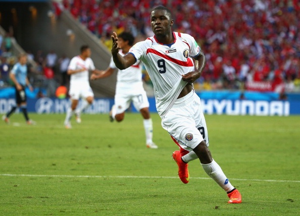 Tai nang tre cua Arsenal gop cong huy diet Uruguay hinh anh