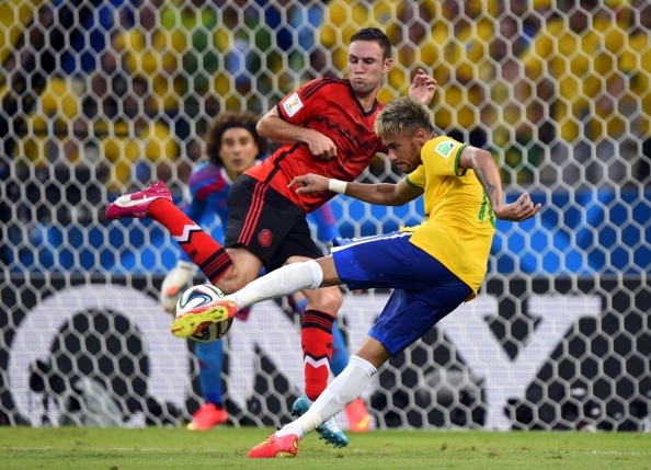 Ochoa choi nhu len dong truoc hang cong sieu manh cua Brazil hinh anh