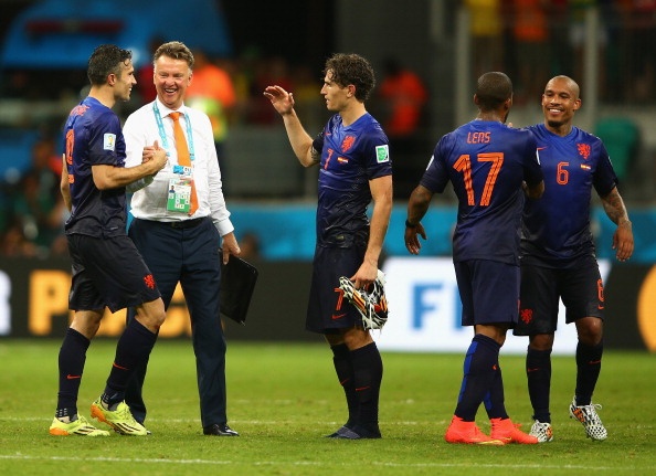 HLV Van Gaal muon dua doi hinh Ha Lan ve M.U hinh anh