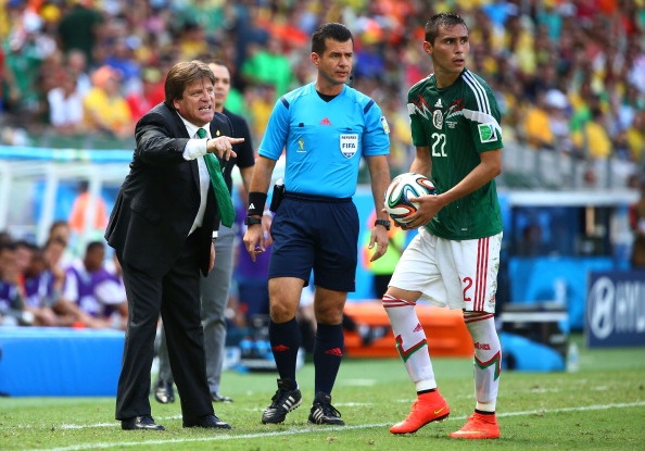 Thua tuc tuoi, HLV Mexico muon trong tai cung phai ve nuoc hinh anh