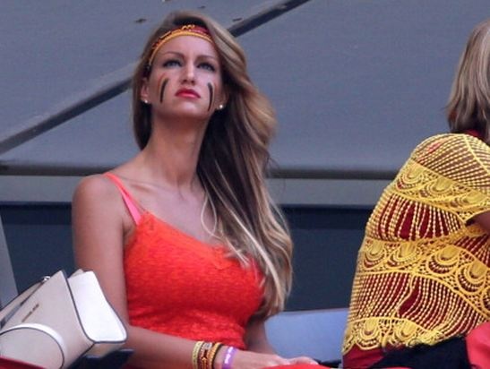 WAGs Bi buon thiu tren khan dai hinh anh