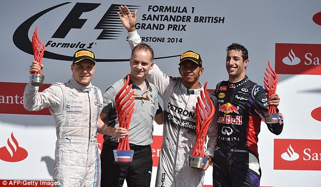 Vo dich British GP, Hamilton ap sat ngoi dau cua Rosberg hinh anh