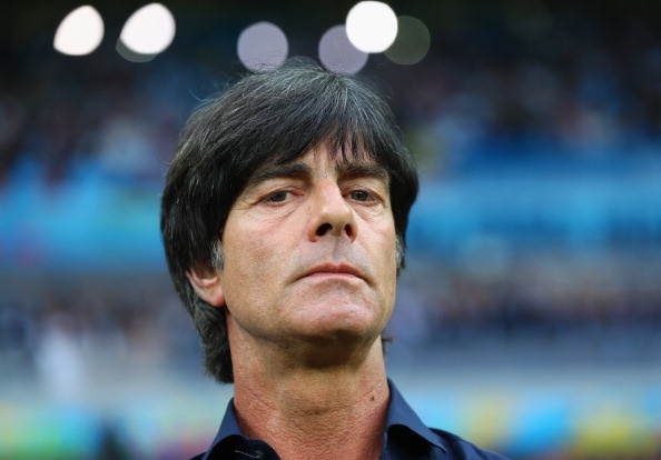 HLV Joachim Loew dua cac hoc tro tro lai mat dat hinh anh