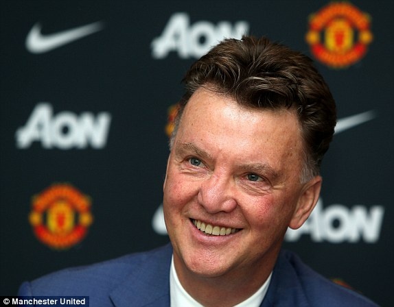 Nhung hinh anh dau tien cua tan HLV Van Gaal tai M.U hinh anh