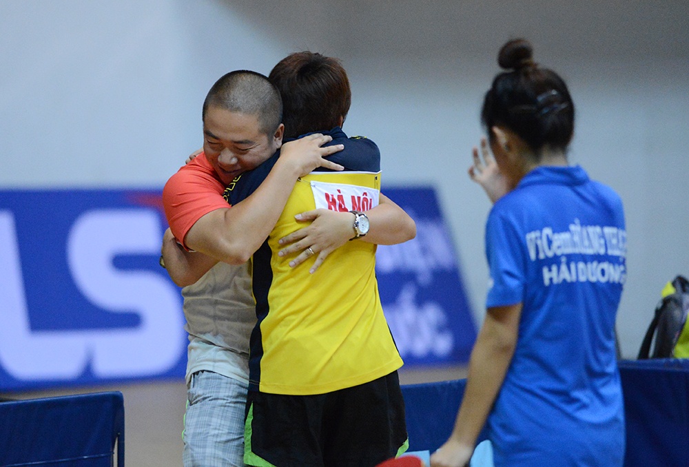 Cảm xúc của HLV Vũ Văn Trung đoàn Hà Nội khi cô học trò cưng của mình chiến thắng trong trận Chung Kết