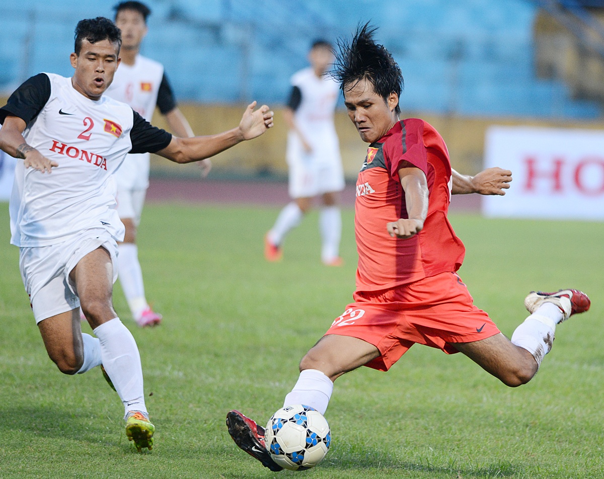 Dứt điểm khá nhiều nhưng Quốc Anh vẫn chưa tìm được đường đến khung thành của đội tuyển Olympic