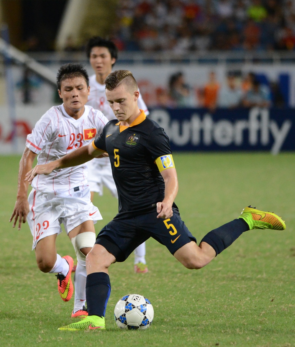 Thua mất mặt 5-1 ở lượt đi nên U19 Úc vào trận rất quyết liệt, nhiều tình huống căng thẳng xảy ra trong trận đấu