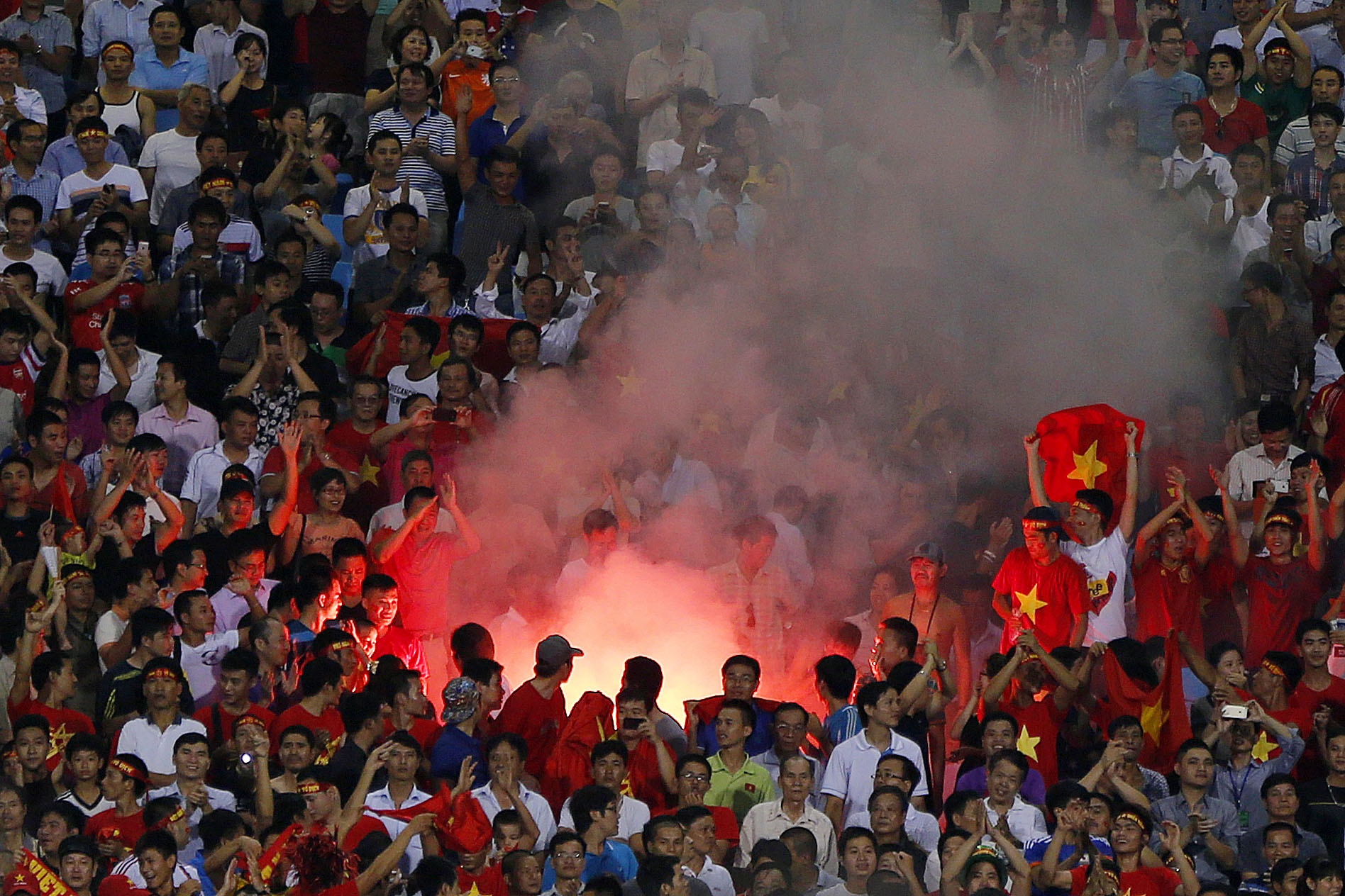 CDV dot phao sang sau sieu pham cua Cong Phuong hinh anh