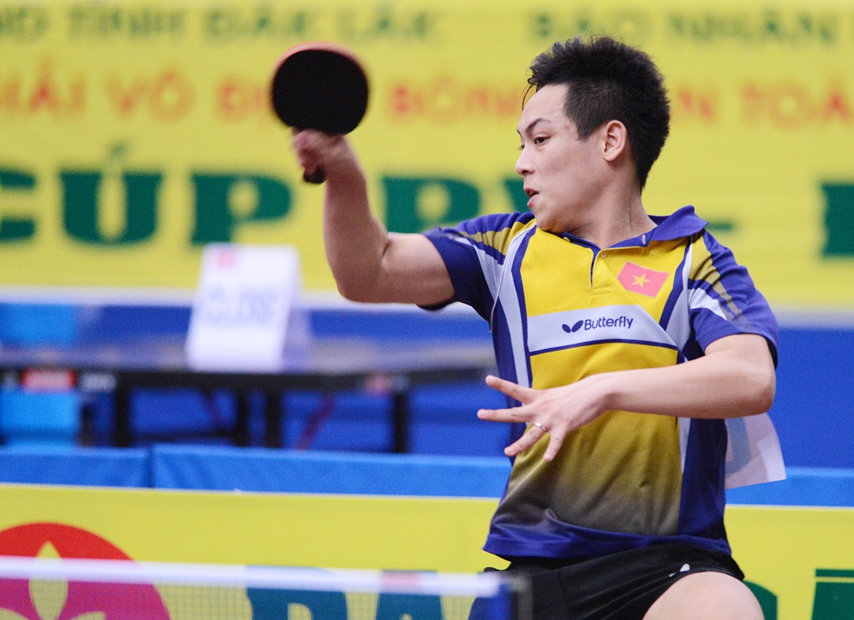 Tay vợt Lê Tiến Đạt là VĐV vừa đạt huy chương bạc tại SEA Games 27, với kỹ thuật và sức trẻ Tiến Đạt đang là ứng cử viên số 1 cho chức vô địch đơn nam