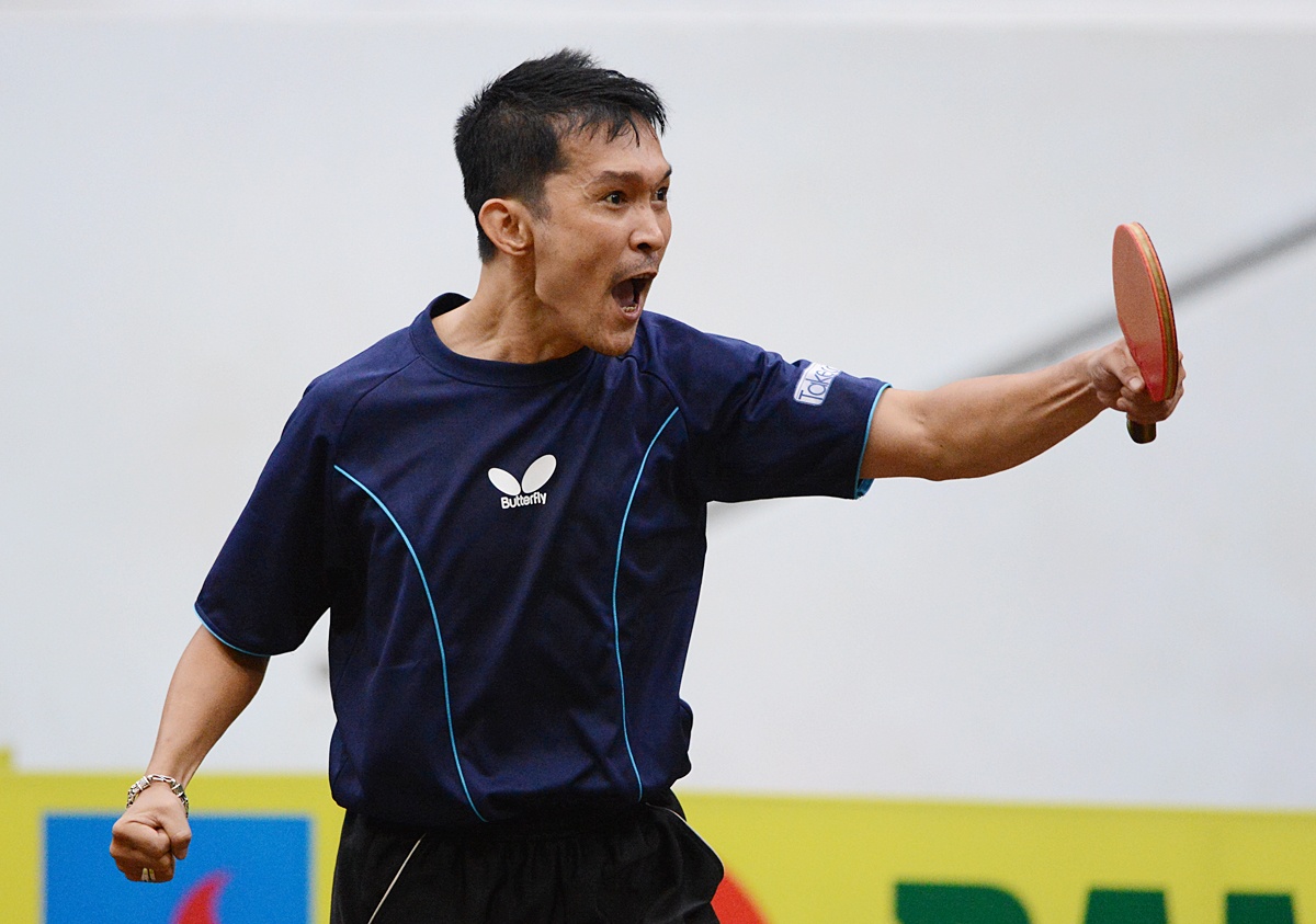 Doan Kien Quoc vo dich va noi buon cua bong ban Viet Nam hinh anh