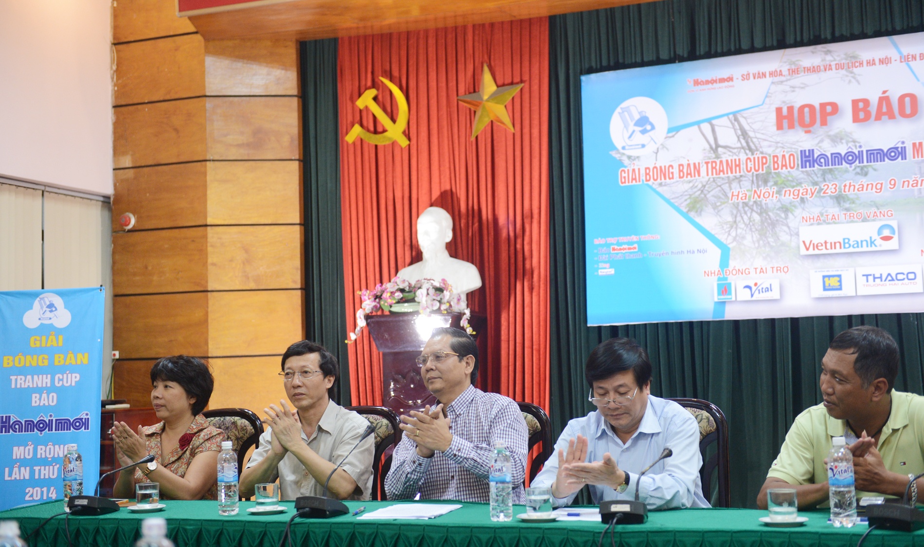 Hon 300 tay vot du giai bong ban tranh cup Bao Ha Noi Moi hinh anh