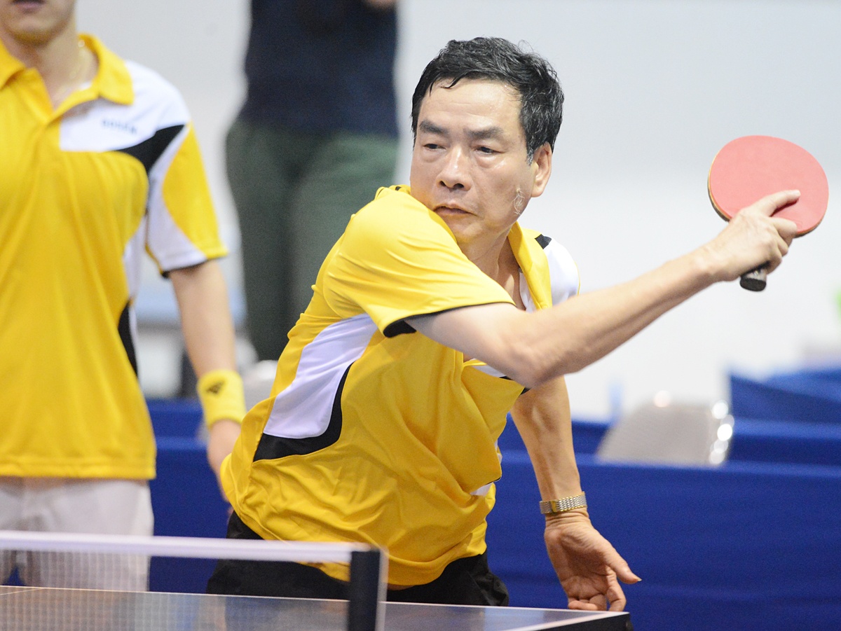 Thieu tuong ra san dau bong ban hinh anh