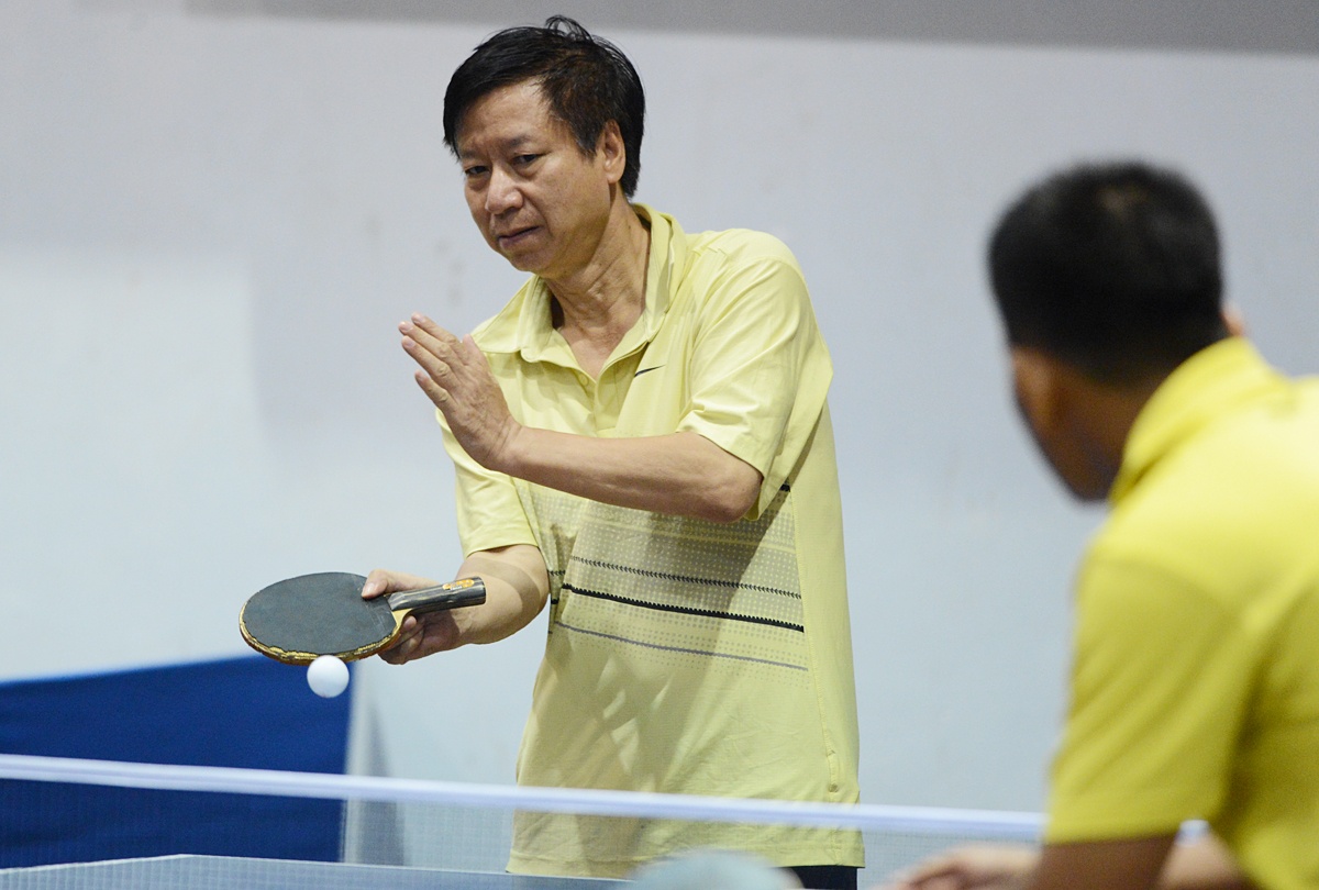 Cặp đôi của Thời báo kinh doanh gồm ông Đào Quang Bính (Tổng biên tập) và Phạm Hùng Sơn nhận huy chương bạc sau khi nhận thất bại trước cặp đôi của báo Hà Nội Mới.