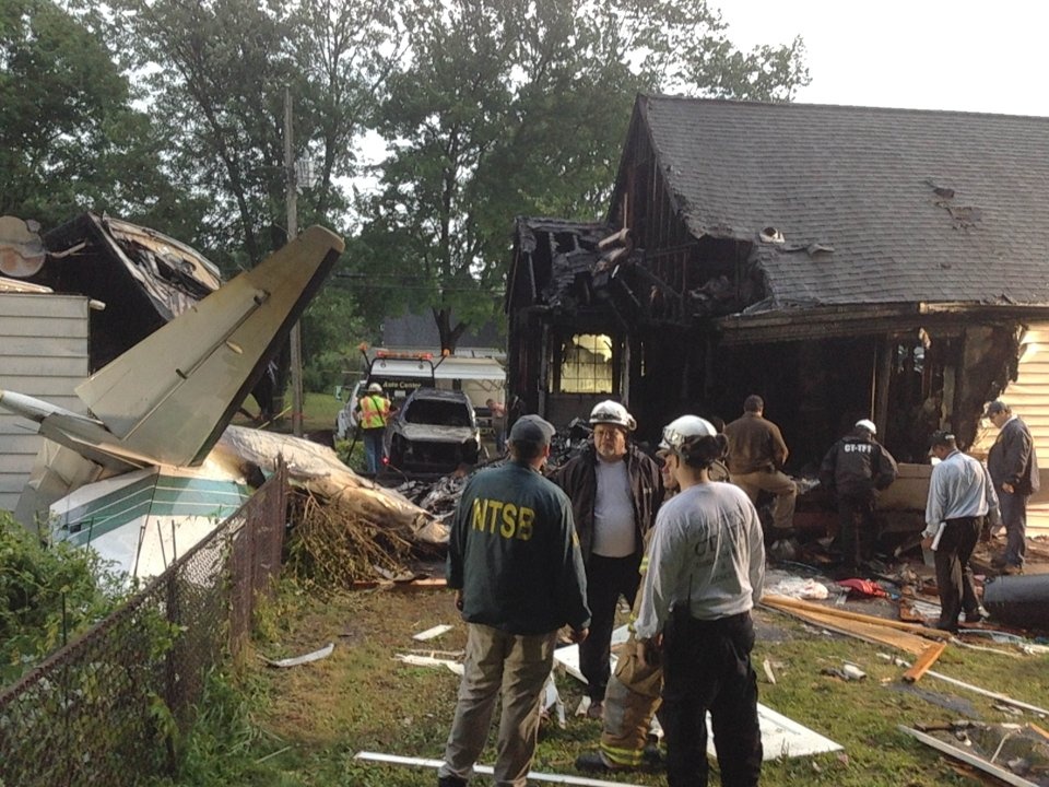 Phi co xau so lat ngua truoc khi cham dat hinh anh