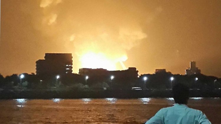 Toan bo thuy thu ket trong tau ngam An Do da chet hinh anh