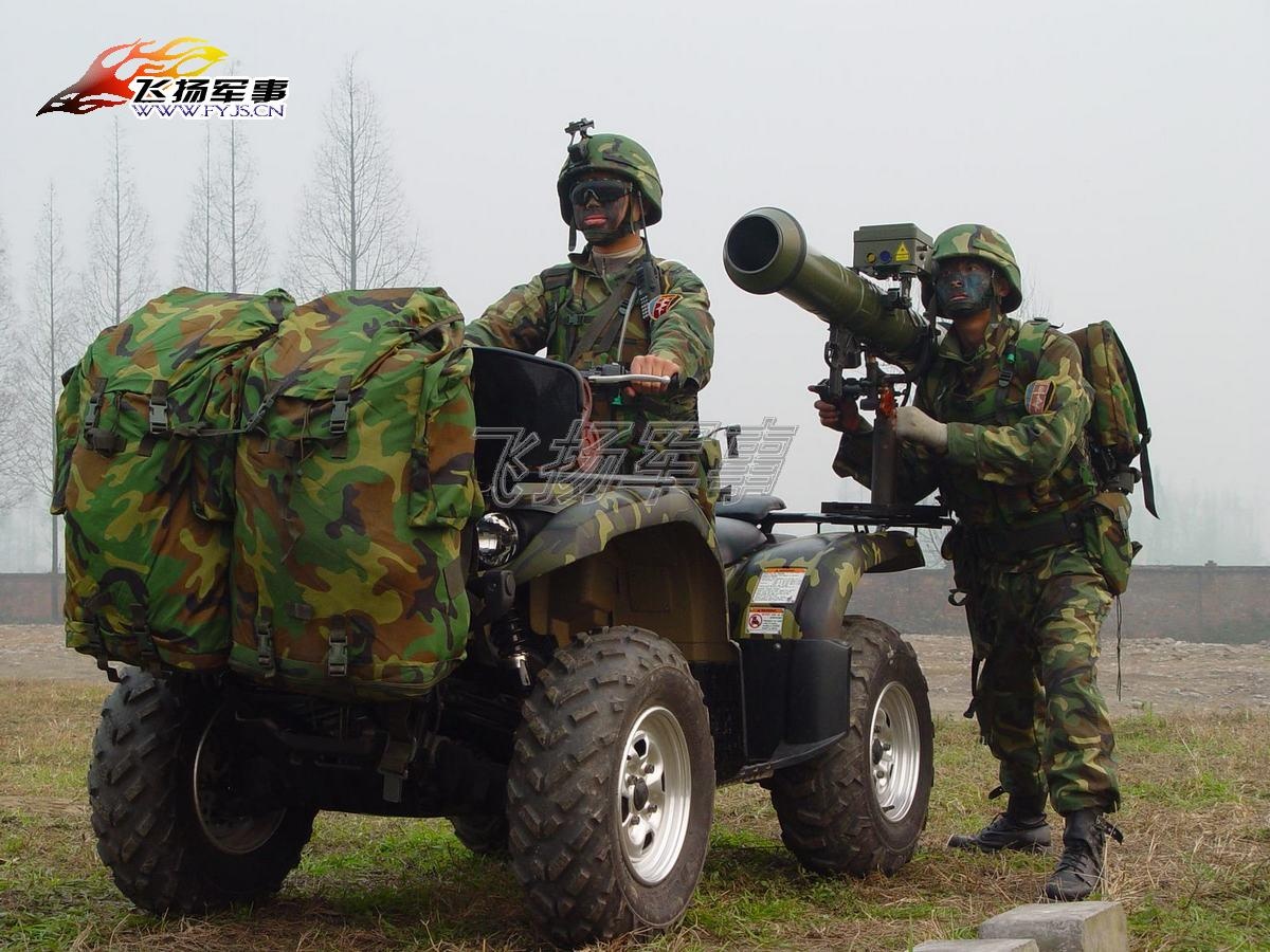 Xe dia hinh cho luc luong dac biet cua Trung Quoc hinh anh