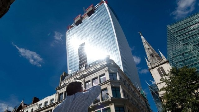 Cao oc choc troi lam tan chay xe sang hinh anh