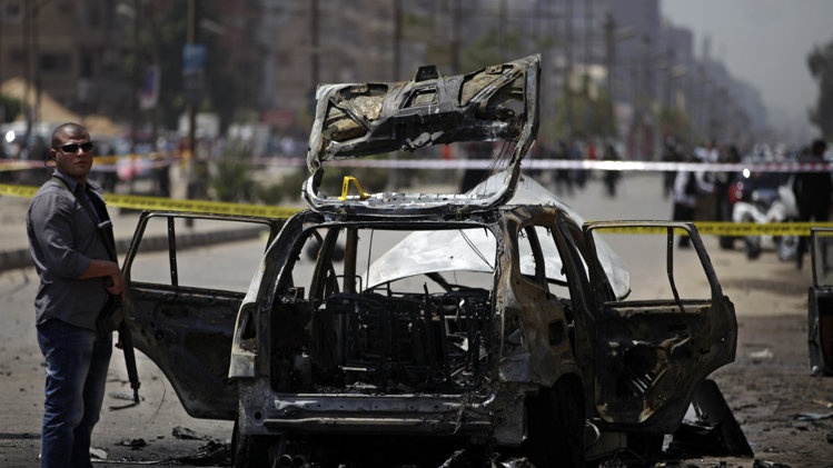 Bo truong Noi vu Ai Cap thoat chet trong vu danh bom hinh anh