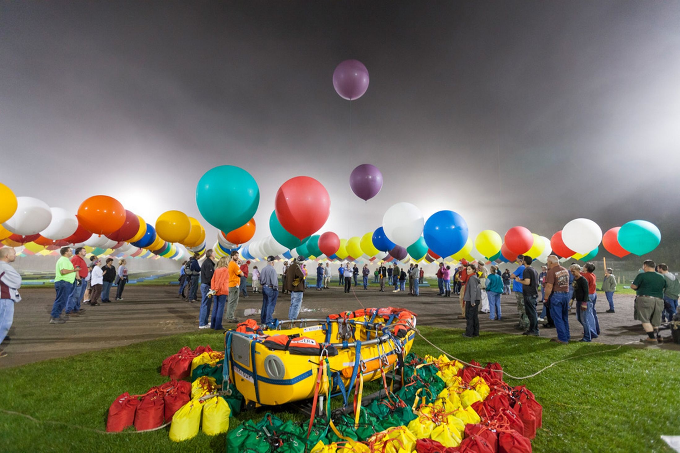 Vuot Dai Tay Duong bang bong bay hinh anh