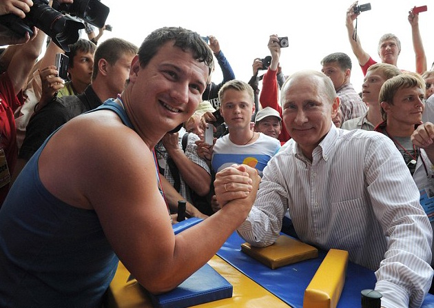 Putin vat tay voi nghi si My de giai quyet tranh cai hinh anh