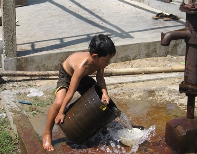 Nuoc nhiem doc o Ha Noi len bao nuoc ngoai hinh anh