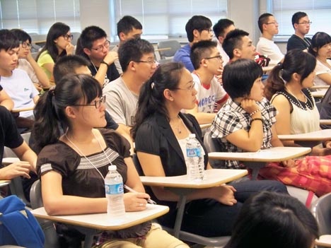 Truong dai hoc cam sinh vien tu sat hinh anh