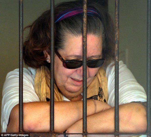 Cuu si quan canh sat giau ma tuy da trong quan chip hinh anh