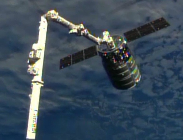 Canh tuong phi thuyen tu nhan 'cap ben' tram khong gian hinh anh