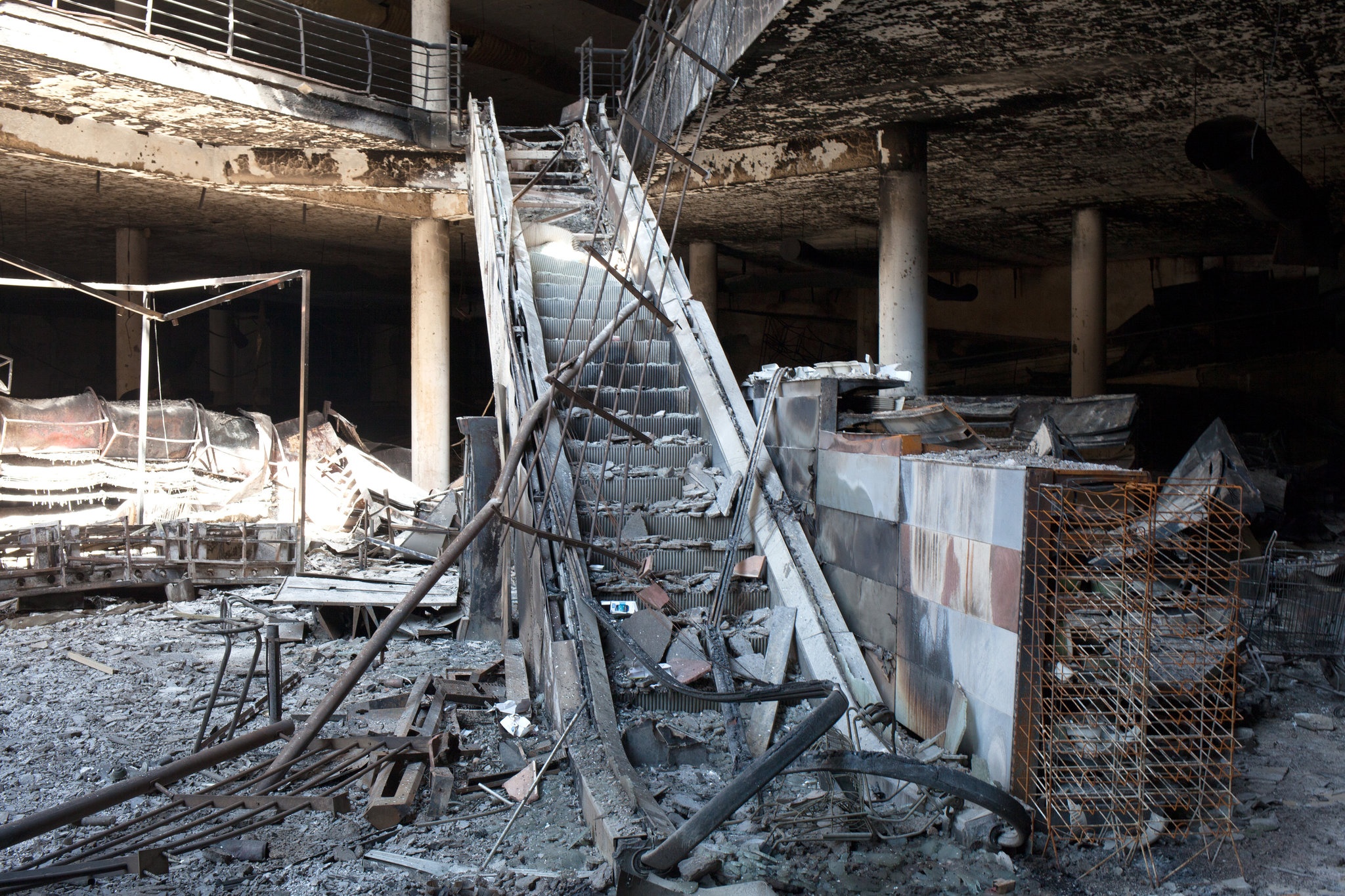 Canh do nat sau vu tham sat trong khu mua sam o Kenya hinh anh