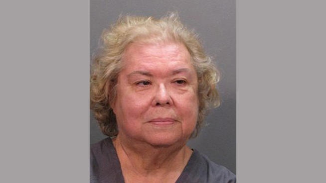 Cu ba thue tham tu giet con dau hinh anh