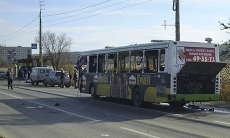 Khoanh khac bom no tung trong xe bus tai Nga hinh anh