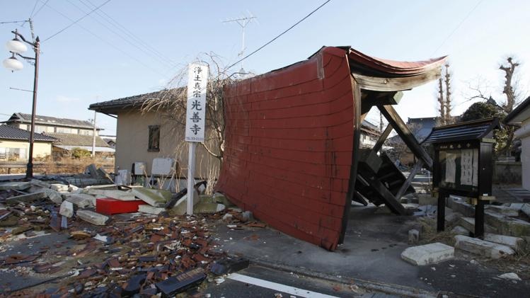 Nhat rung chuyen vi dong dat, song than xuat hien hinh anh