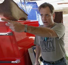 Giet 4 nguoi hang xom roi tu sat vi tieng cho sua hinh anh