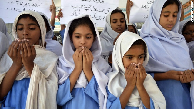 Nan nhan hiep dam thoat khoi mo, to cao thu pham hinh anh