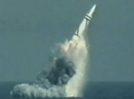 Trung Quoc 'khoe' kha nang ban ten lua cua tau ngam hat nhan hinh anh