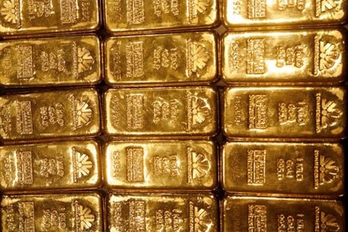 Vo doi ly hon, chong nem 10 kg vang vao thung rac hinh anh