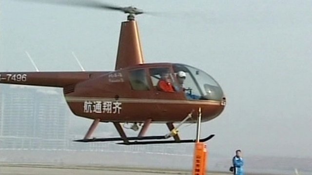 Mo nap chai bia bang cang truc thang hinh anh