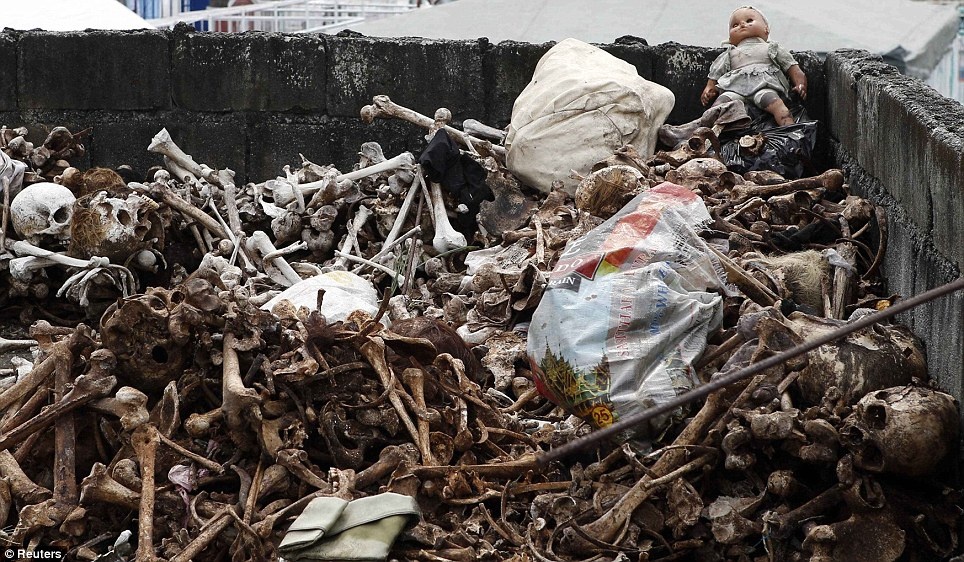 Xuong nguoi chat dong trong 'Ngay cua cac Linh hon' hinh anh