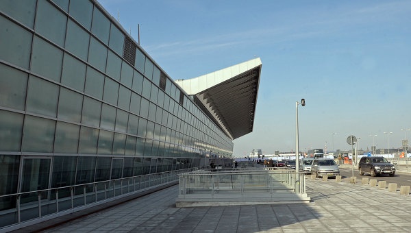 May bay khong dam dap xuong vi lon rung hinh anh