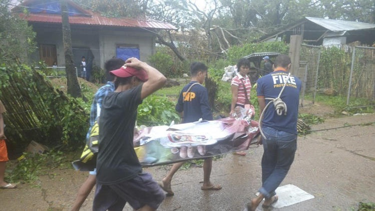 Hon 100 nguoi chet vi sieu bao manh nhat the gioi hinh anh